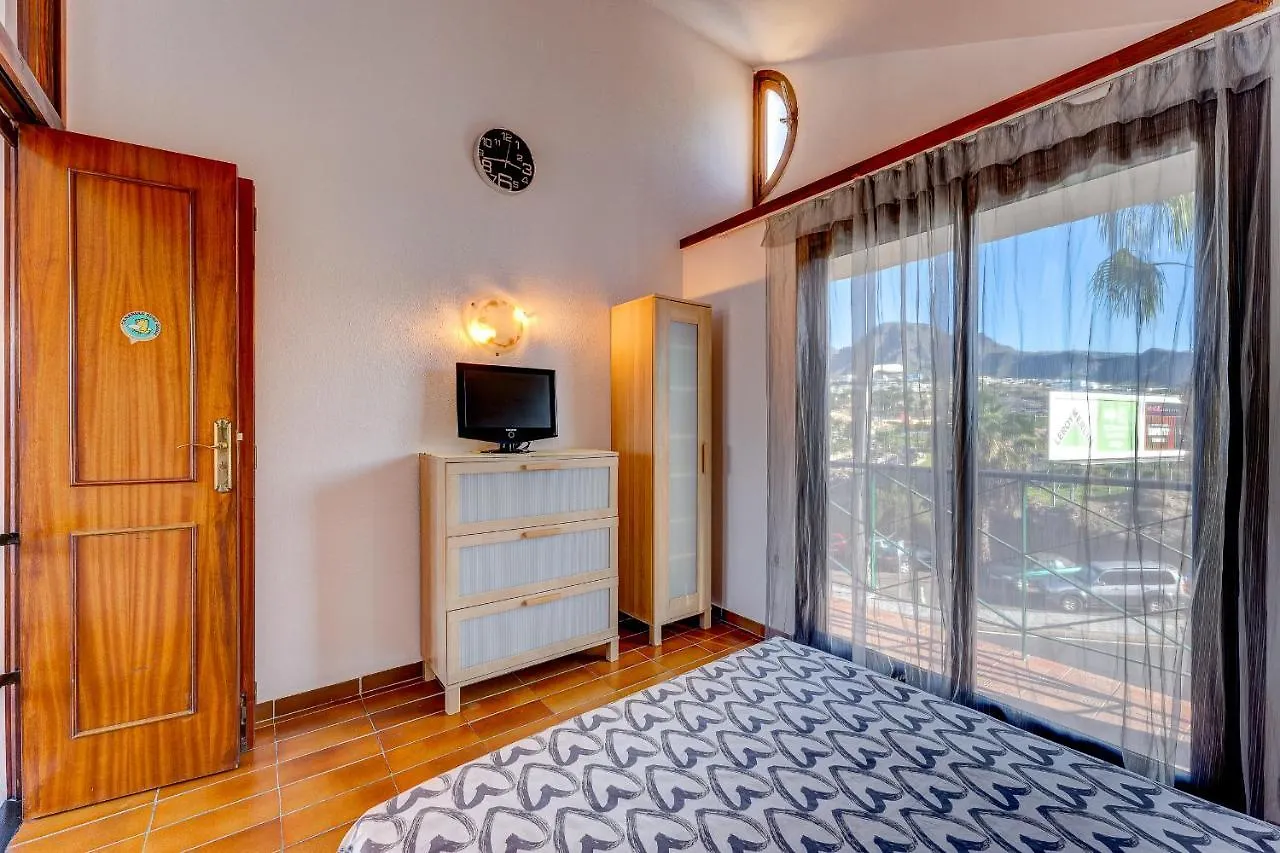 3 Bedrooms Townhouse Lively Area Close To A Beach Arona  Appartamento Arona (Tenerife)
