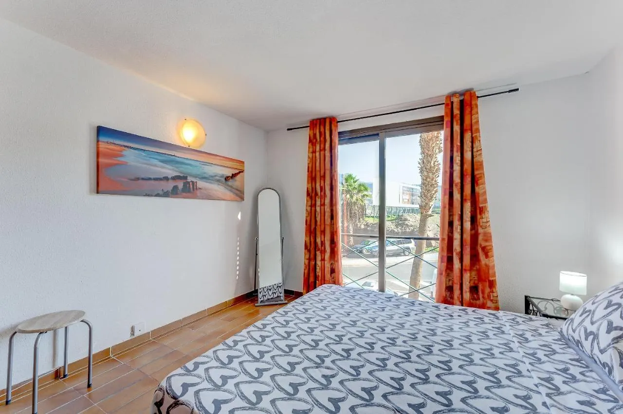 3 Bedrooms Townhouse Lively Area Close To A Beach Arona  Appartamento