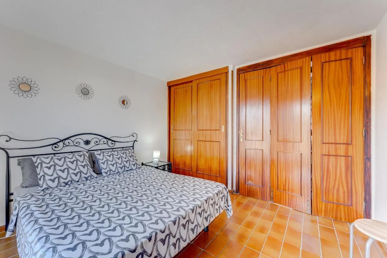 아파트 3 Bedrooms Townhouse Lively Area Close To A Beach 아로나 스페인