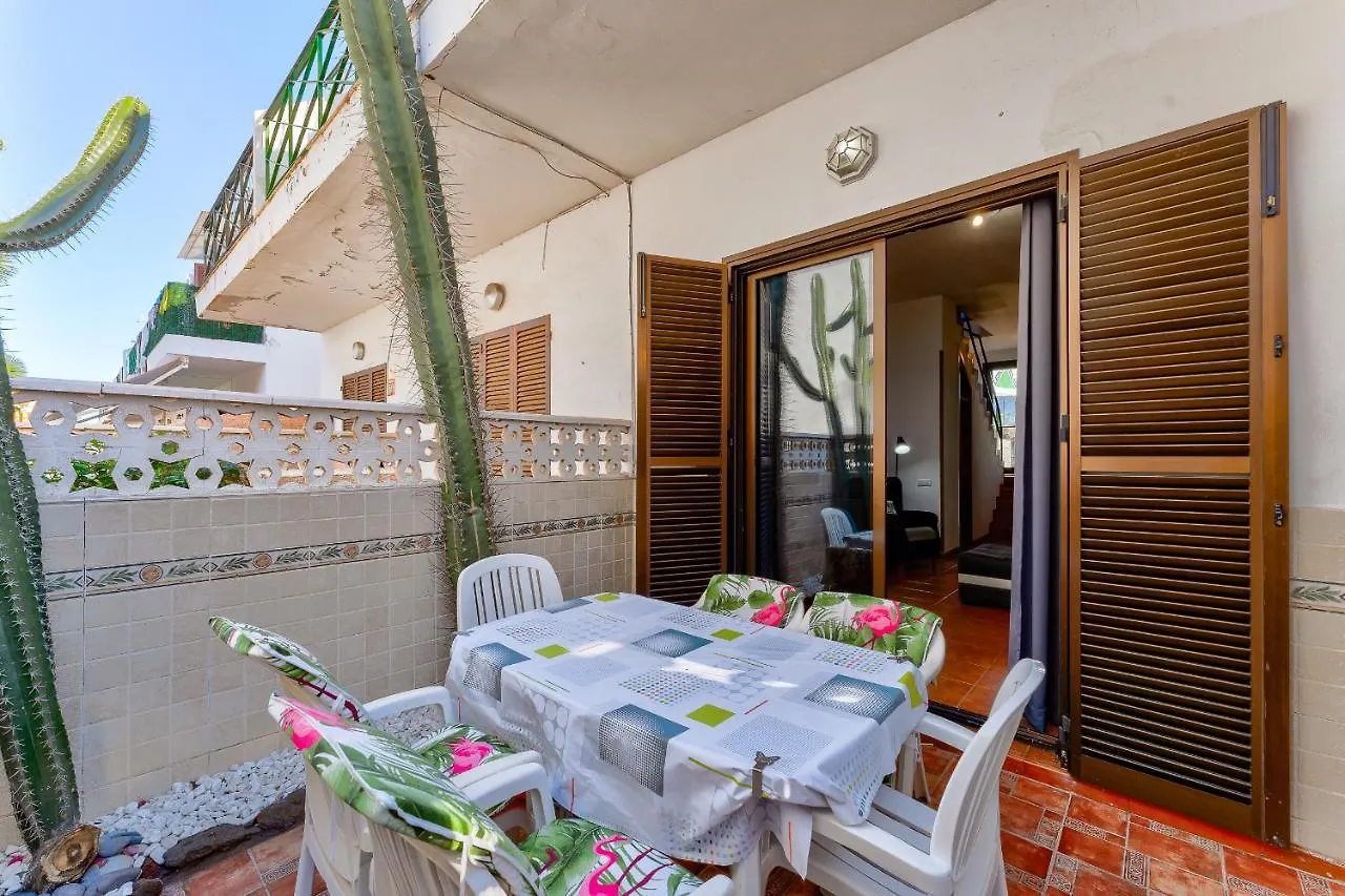 3 Bedrooms Townhouse Lively Area Close To A Beach 아로나 아파트