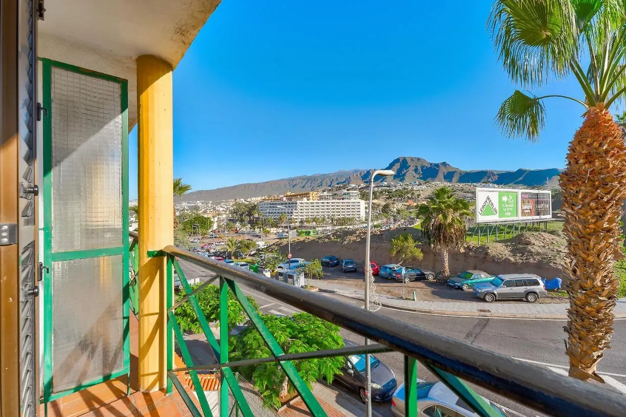 아파트 3 Bedrooms Townhouse Lively Area Close To A Beach 아로나 스페인