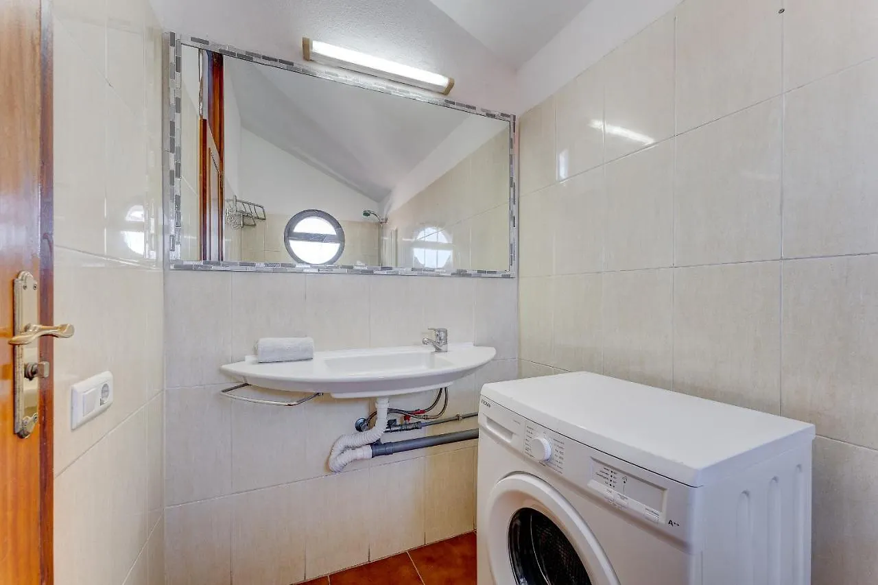 Appartamento 3 Bedrooms Townhouse Lively Area Close To A Beach Arona