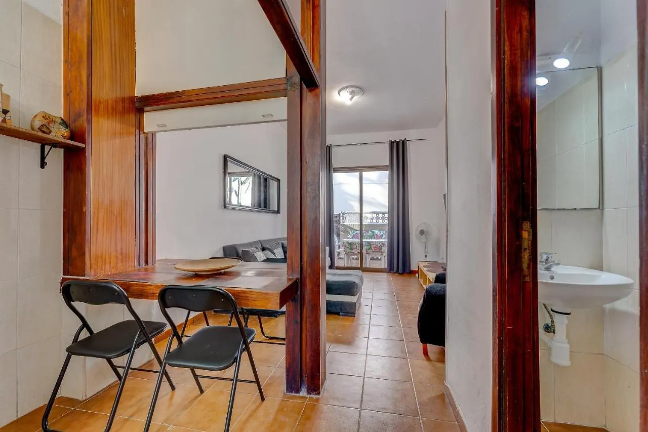 3 Bedrooms Townhouse Lively Area Close To A Beach 아로나 아파트