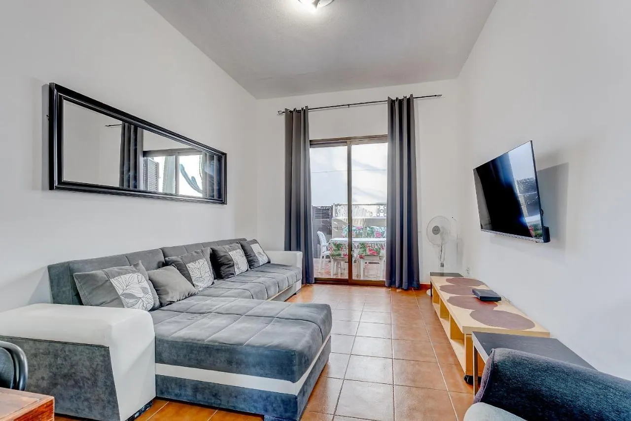 Appartamento 3 Bedrooms Townhouse Lively Area Close To A Beach Arona