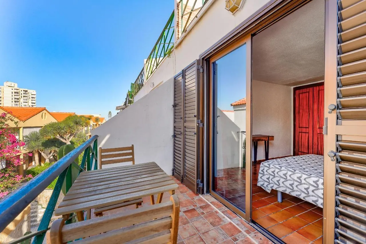 3 Bedrooms Townhouse Lively Area Close To A Beach 아로나 0*,  스페인