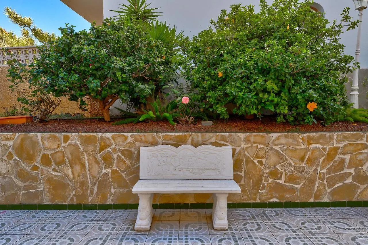 3 Bedrooms Townhouse Lively Area Close To A Beach 아로나 0*,