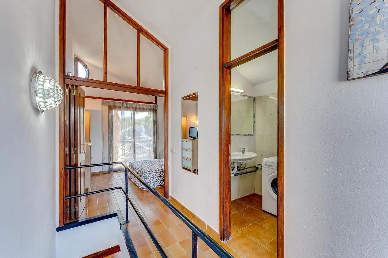 Appartamento 3 Bedrooms Townhouse Lively Area Close To A Beach Arona  Spagna