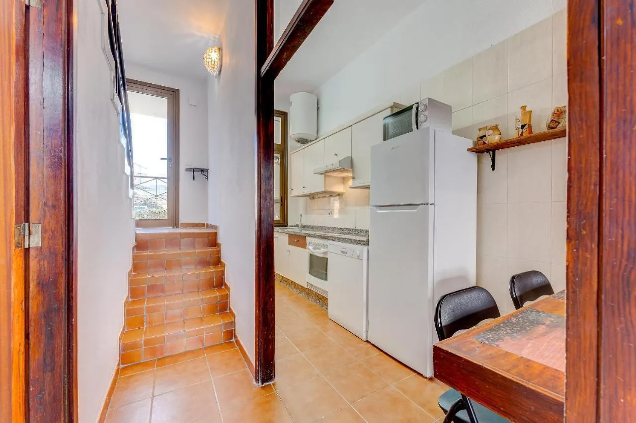 아파트 3 Bedrooms Townhouse Lively Area Close To A Beach 아로나 스페인